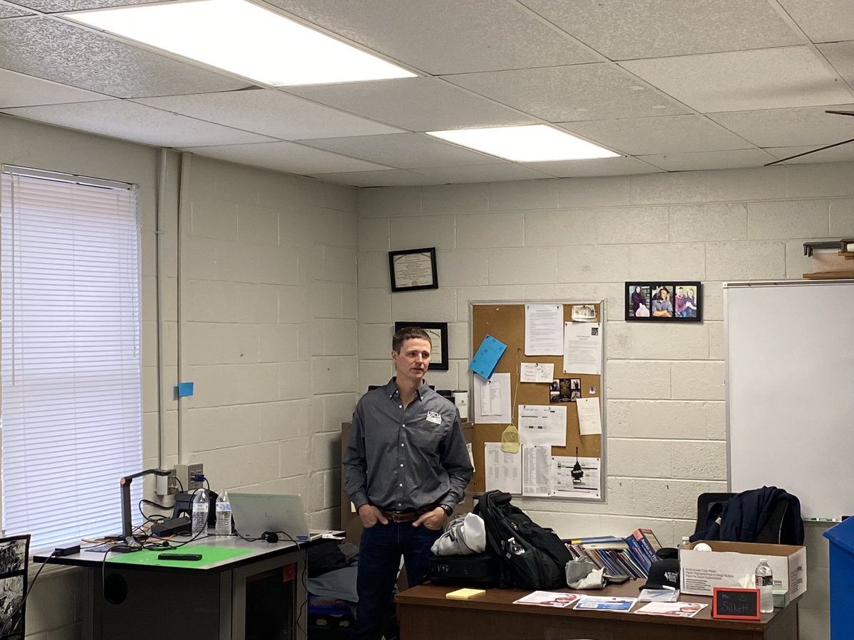 JC123Eagles's tweet photo. We would like to give a huge thanks for everyone who took the time out of their day to come speak to our 7-12 student body for our annual career fair.  We would also like the say thanks to Mrs. Holtman, Mrs. Null and the Jefferson FBLA for their help in making this day a success. https://t.co/cAvF7oNYWu
