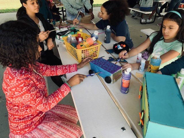ZebulonMagnetES's tweet photo. Mrs. Bridgers 5th grade class enjoying the beautiful weather today working on Force and Motion Graphs units in science. Students created a mobile unit and next week they will finish up lesson by creating distance time graph!! @ZES_Principal @wcpssmagnets https://t.co/wP2rQ2mz07