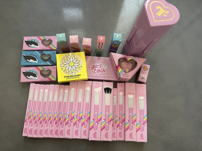 My @TrixieCosmetics order just arrived and I&rsquo;m so exited to try everything out as I get into cosplay<a class="tags" target="_blank" title="On Twitter" href="/?out=eyJ0eXAiOiJKV1QiLCJhbGciOiJIUzUxMiJ9.eyJpYXQiOjE3MjA5MDc5NjcsImlzcyI6InR3cG9ybnN0YXJzLmNvbSIsIm5iZiI6MTcyMDkwNzk2NywiZXhwIjoxNzUyNDQzOTY3LCJyZWRpcmVjdF91cmwiOiJodHRwczovL3R3aXR0ZXIuY29tL1RyaXhpZUNvc21ldGljcyJ9.ImBMdD1bLaX26QnoRJMriBQy1q5gkLrHlfdsq8mgsRxIKuIwAS3TGqnFfnzSZdKpeXWIhEtad2gjrSRKQnLbFw">@TrixieCosmetics</a><a href="/tag/sponsored"class="tags"><span>#sponsored</span></a>