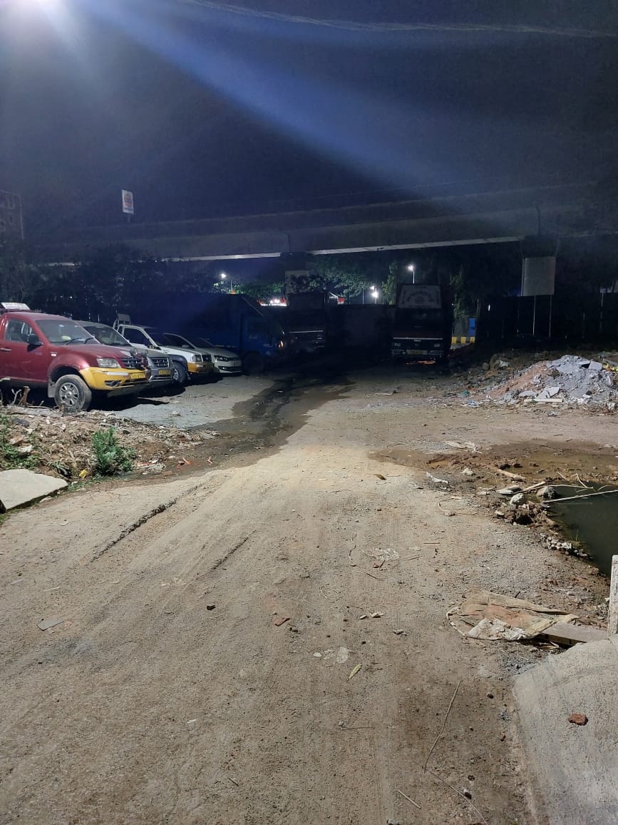 ankur2022_'s tweet photo. We are made to walk everyday through dirty waters + mud + garbage +illegal parking , etc. seeking your highest attention towards fixing this issue once and for all sir. https://t.co/39zSfEzqoS