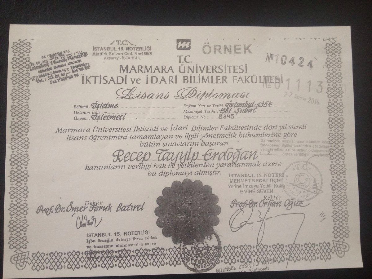 Cumhurbaşkanımız Sayın Recep Tayyip Erdoğan için 👇👇

Dün 3. kez aday olamazsın diyenler
Bugün diplomayı göster diyorlar 
Yarın da “14 Mayıs 2023” ADAM kazandı diyecekler 🤣 Kudurun

Nasıl olsa yenileceksiniz… bu sefer aşıyı 💉sağlam vuracağız

İŞPORTA SİYASET
#pekekeMALıbuldu