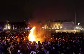Charles83230639's tweet photo. Tonight I stand with the good people of France resisting their own tyrannical government.  

"Vive la révolution"  🇫🇷🪧🔥  
#Solidaritry #BeMoreFrench https://t.co/rVvzDzMhKh