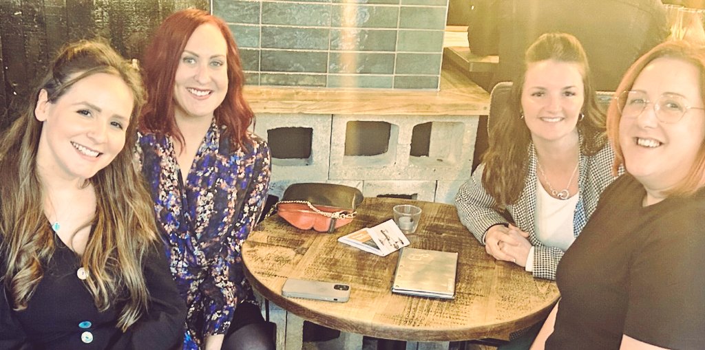 A great afternoon with <a href="/HarrietTrail/">Harriet Trail</a> &amp; <a href="/matteodonc/">Matt Brown</a> ... putting the world to rights <a href="/lizcaseman/">LizCaseMan</a> <a href="/chelscaseman/">ChelseyCaseMan</a> 
.. sorry Matt you missed the picture 🫣