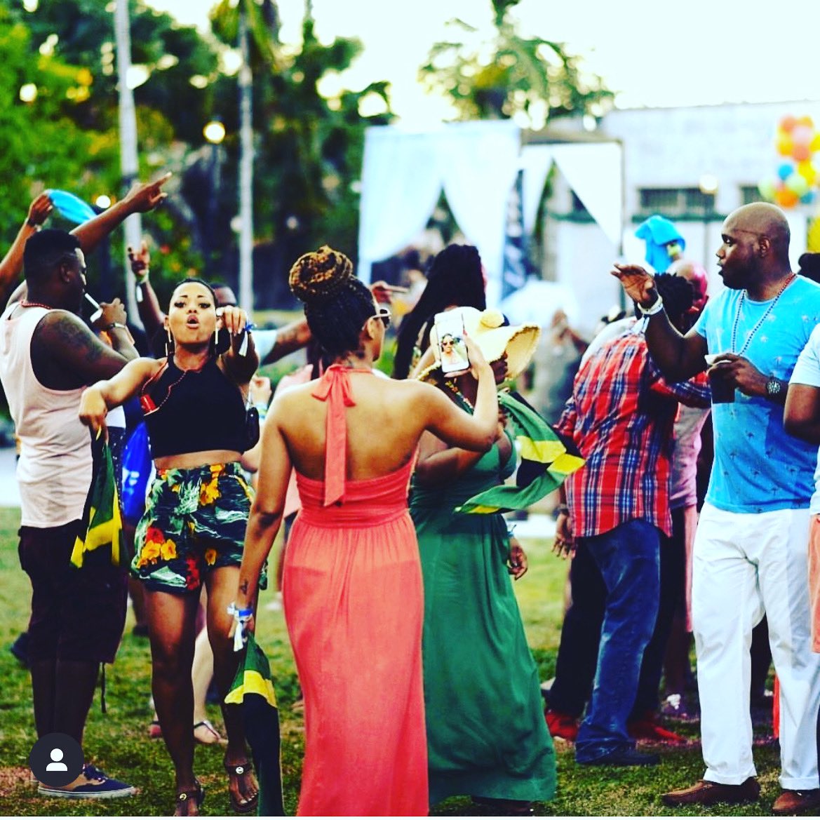 We love #FantasticFridays !              EARLY BIRD TICKETS ON SALE at       vie-promotions.eventbrite.com La Vie - Welcome to Paradise ⠀ May 19th 2023 4:00p.m. ⠀ at The Botanical Gardens⠀ #premiumallinclusivefete #bahamascarnival2023 #viepromotions #lavie2023 #followmetolavie2023