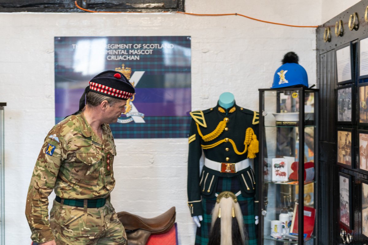 Colonel of the Regiment (SCOTS), Lieutenant General Nick Borton DSO MBE took time out of his busy schedule to visit  our beloved mascot, <a href="/CplCruachan_IV/">Cpl Cruachan IV</a>. He even got a kiss!