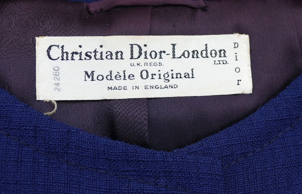 PippaDeeley's tweet photo. Vintage clothing your bag?  Check out the last lots in tomorrow's sale - https://t.co/iJbXv9ZoXW https://t.co/3lSUq6yjPA
