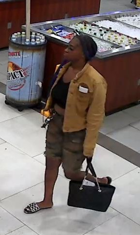 The Violent Crimes Unit needs help identifying this individual involved in a robbery in the 4400 block of Lauder Rd. on 2/16/23. Call VCU at 713-274-9365 or CrimeStoppers at 713-222-TIPS reference case #2302-0609.