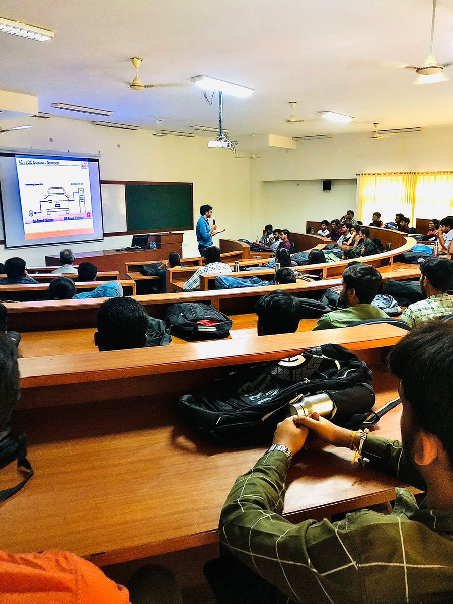 SunPedal_Ride's tweet image. Day 13. A student interaction on e-mobility and sustainability topics at Alliance University, Bengaluru followed by the @Mahindra_XUV400 demo. @CollegeDekho @AmaraRaja_Group @ExicomPower #driEVtoeducate #ElectrifyingTheFuture #PoweringTheBetterFuture #thesunpedalride
