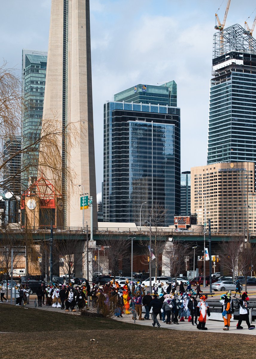 What's this? A Second #FursuitFriday album upload? Impossible!
A collection from a stroll down the waterfront with what looked like almost every fursuiter at #FurnalEquinox .

Full album here 📁: flic.kr/s/aHBqjAx3df