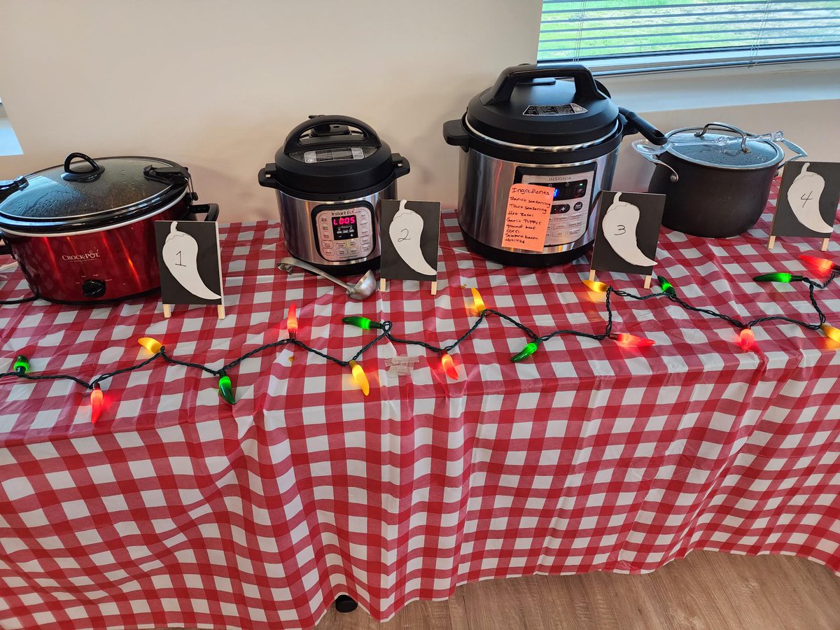 VHPDocs's tweet image. What better way to warm up on a cold and windy day than with a hot bowl of hearty chili! Special thanks to all of our team members who participated in our #AnnualChiliCookoff today! 🌶️