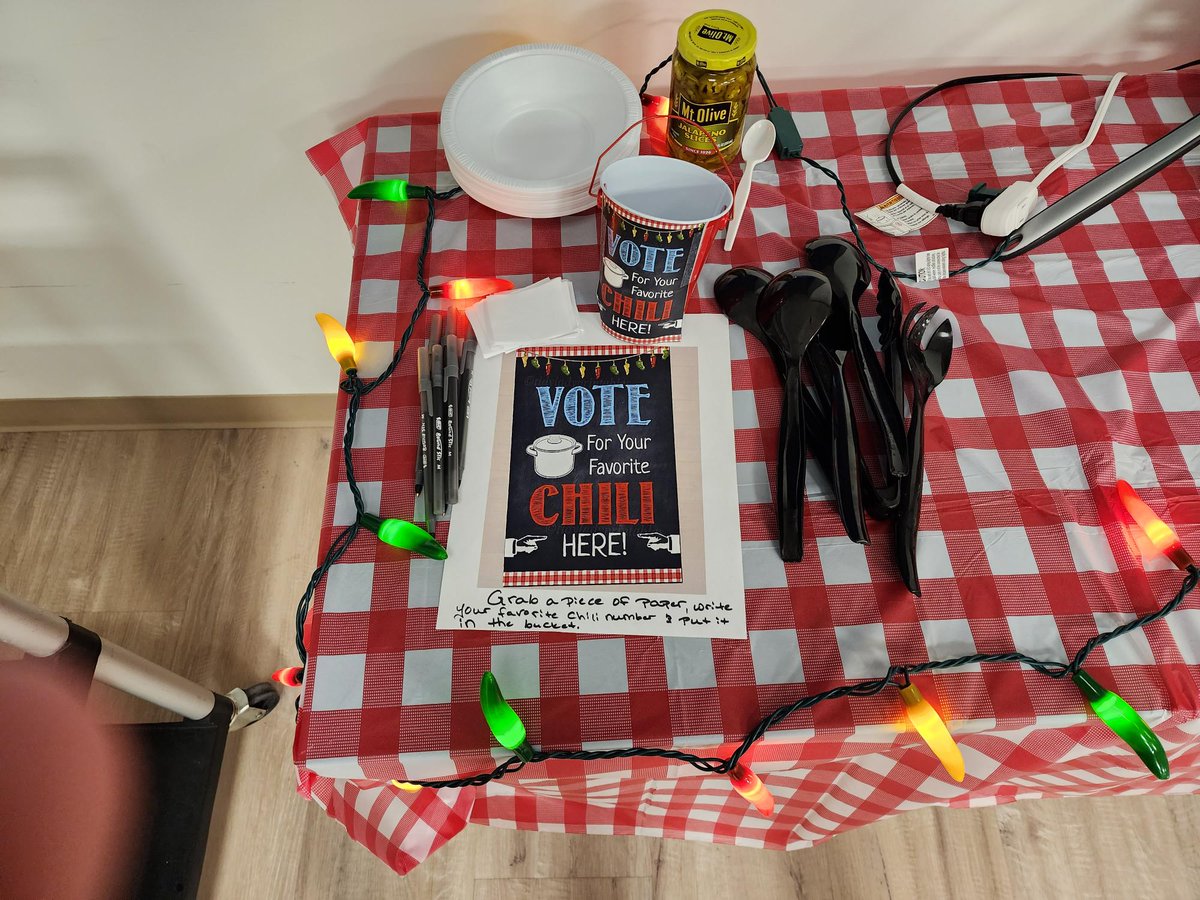 VHPDocs's tweet image. What better way to warm up on a cold and windy day than with a hot bowl of hearty chili! Special thanks to all of our team members who participated in our #AnnualChiliCookoff today! 🌶️