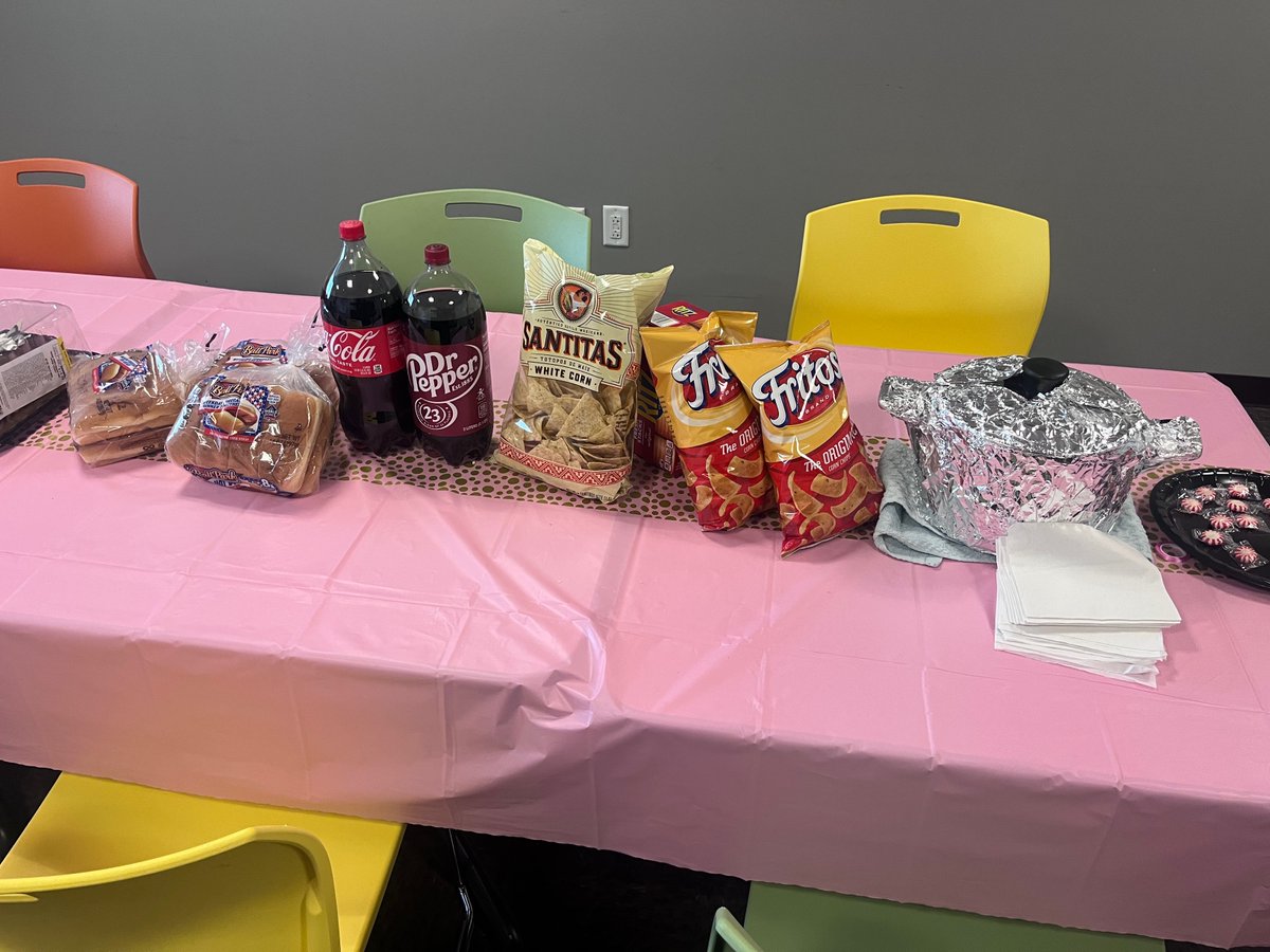 VHPDocs's tweet image. What better way to warm up on a cold and windy day than with a hot bowl of hearty chili! Special thanks to all of our team members who participated in our #AnnualChiliCookoff today! 🌶️
