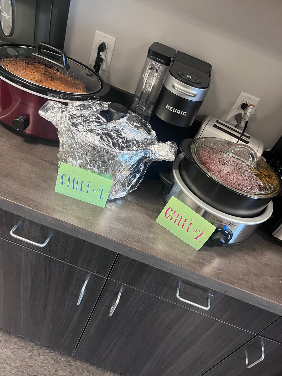 VHPDocs's tweet image. What better way to warm up on a cold and windy day than with a hot bowl of hearty chili! Special thanks to all of our team members who participated in our #AnnualChiliCookoff today! 🌶️