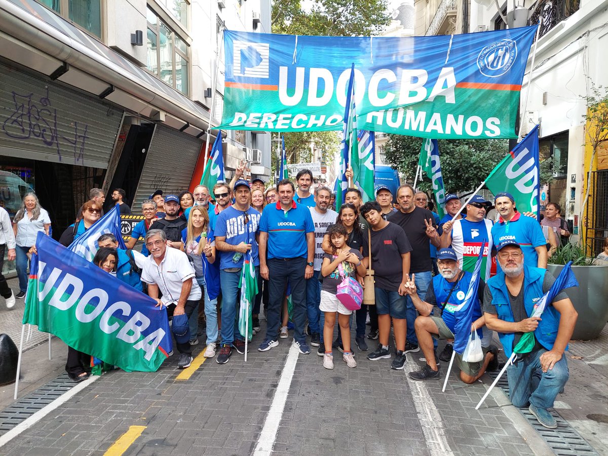 udocbacentral's tweet photo. #UDOCBA marchando por la #Memoria #Verdad y #Justicia
#NUNCAMAS https://t.co/z4NeX6bceM