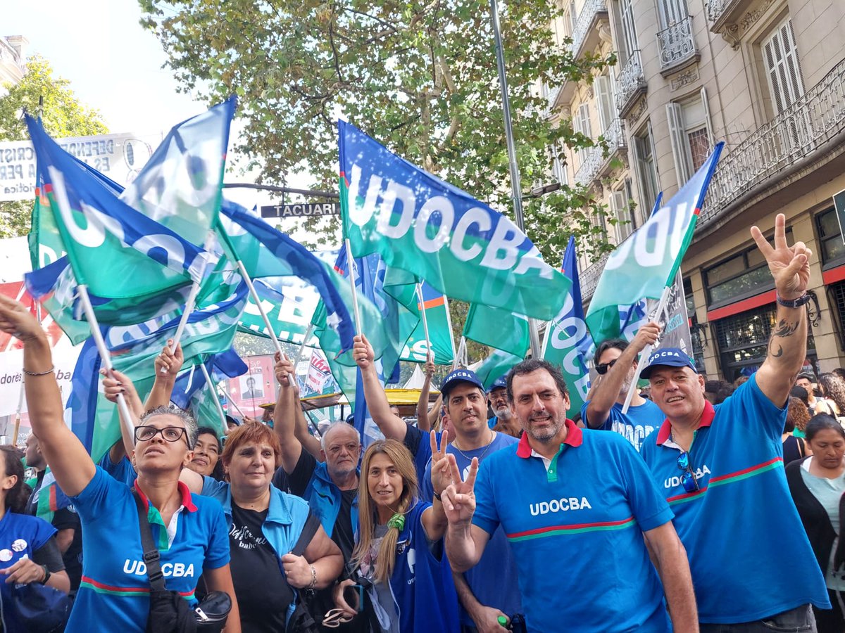 udocbacentral's tweet photo. #UDOCBA marchando por la #Memoria #Verdad y #Justicia
#NUNCAMAS https://t.co/z4NeX6bceM