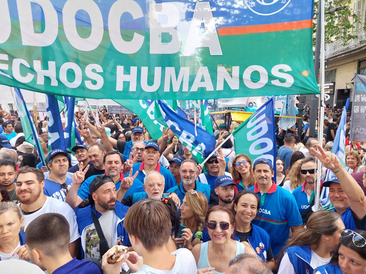udocbacentral's tweet photo. #UDOCBA marchando por la #Memoria #Verdad y #Justicia
#NUNCAMAS https://t.co/z4NeX6bceM