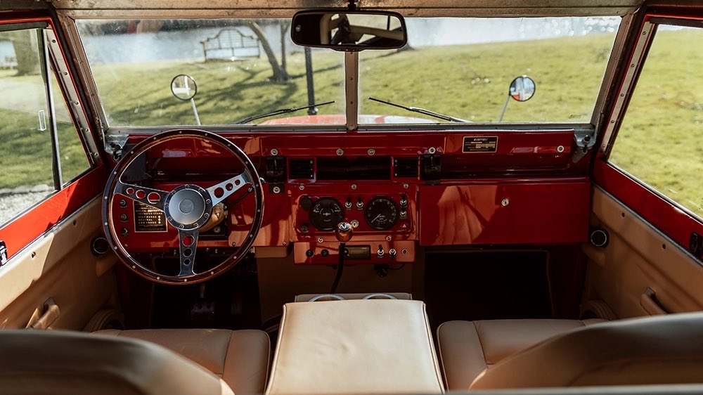 Everraticars's tweet photo. Another landmark moment for Everrati, with the first Land Rover Series IIA arriving in mainland Europe thanks to a Netherlands-based customer. #Everrati #ElectrifyingIcons #LandRover #SeriesIIA #ClassicCar #EV #Icon #Sustainability #ElectricCar #RegenerativeBraking #BridgeOfWeir https://t.co/boj40Lt1UL