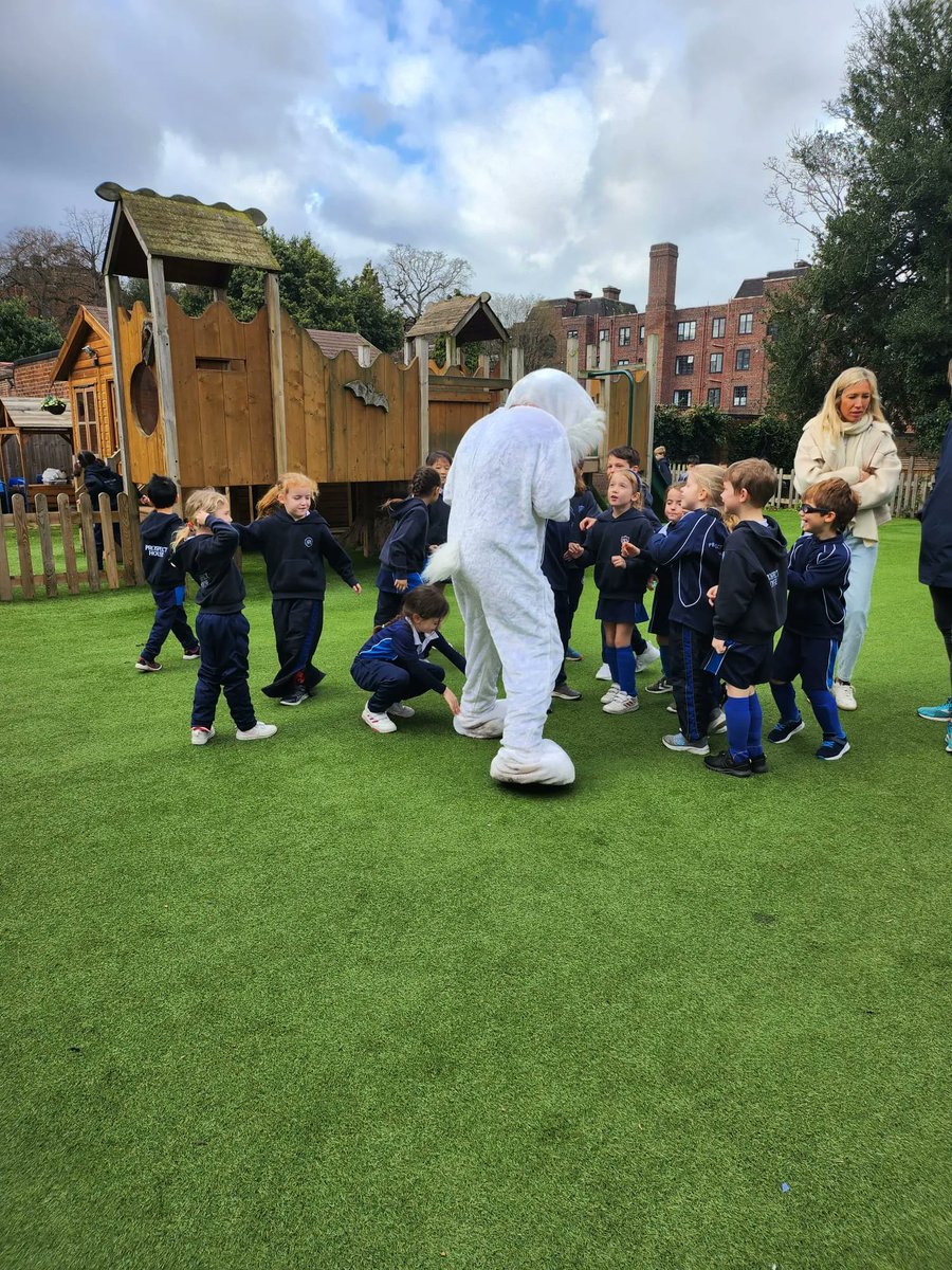 prospecths's tweet photo. We had a very special visitor in the Lower School today, thanks to wonderful Parents Association! #prospecthouseschool #eggscellent #eggsciting #eggstravaganza https://t.co/iB4CZLHjWQ