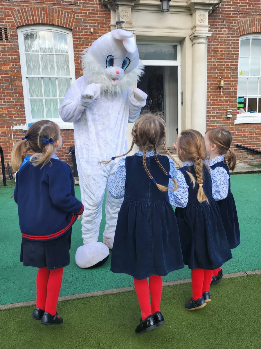 prospecths's tweet photo. We had a very special visitor in the Lower School today, thanks to wonderful Parents Association! #prospecthouseschool #eggscellent #eggsciting #eggstravaganza https://t.co/iB4CZLHjWQ