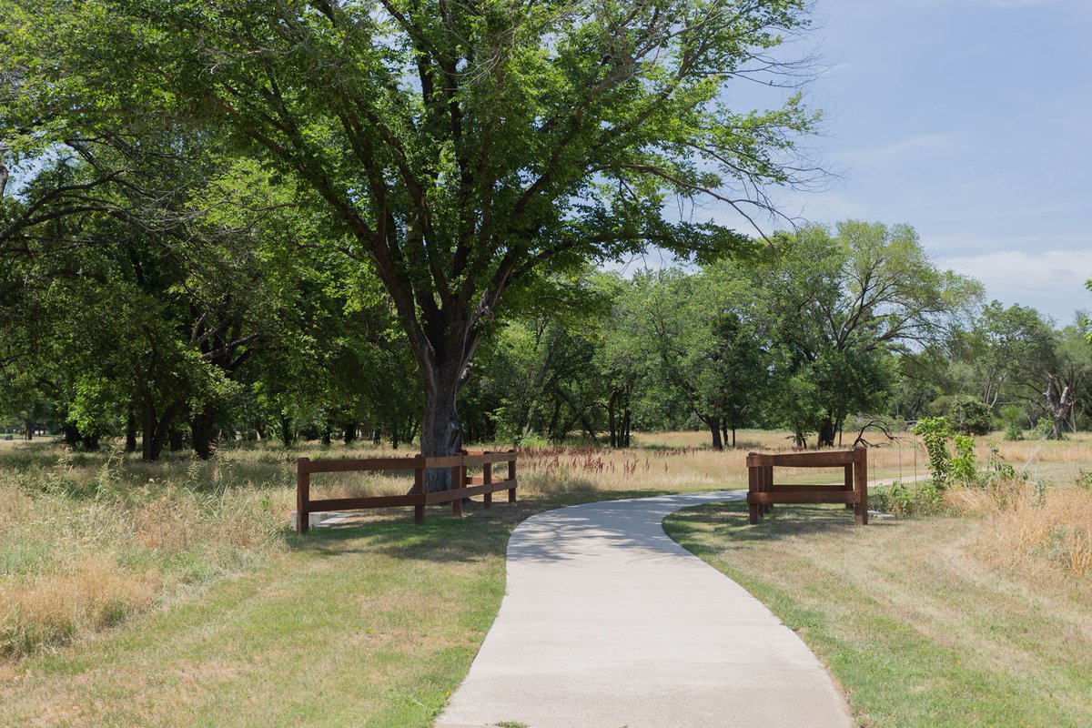 ArlingtonParks's tweet photo. Our #ParkOfTheWeek is Kelley Park! This 35-acre linear park offers a multi-purpose trail that connects with adjacent park trail systems. Kelley Park has plenty of shaded natural area for a lovely picnic. Top it off with a nature hike or bike ride on the trail!
4195 W Arkansas Ln https://t.co/DIqzCX4FNO