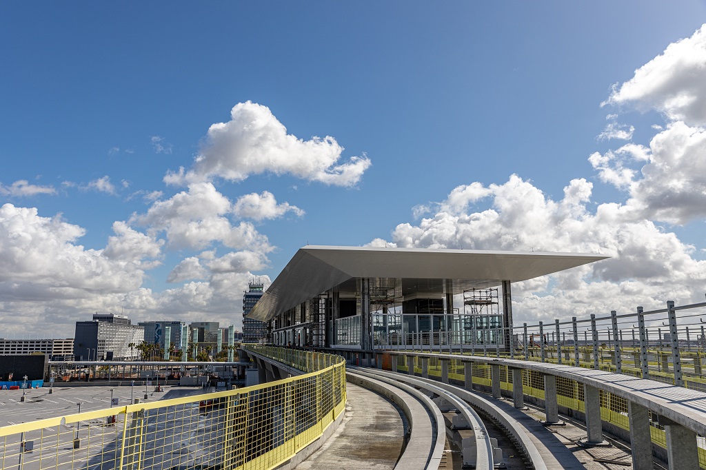 flyLAXairport's tweet photo. The latest views of the LAX People Mover train are now up on our construction gallery. With many external components nearing completion, the People Mover train's CTA stations are preparing for energization. 
For more photos visit: https://t.co/VJ1ypeglbl https://t.co/pLFluu9qMX