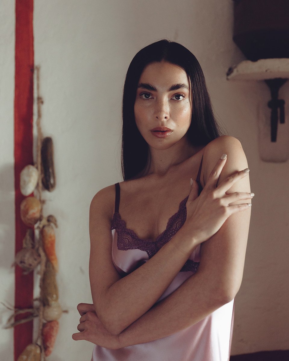 NK_iMODE's tweet photo. Touchably soft silks in romantic mauve hues lead the way for restorative hours of sleep.
Discover the Raquel bust support chemise: https://t.co/6nUZ800Pra
Location: @haciendasangabrieldelaspalmas
#nkimode #beyondthesheets #silkloungewear #vancouverdesigner #luxuryfashion https://t.co/r7k6CpgUd0