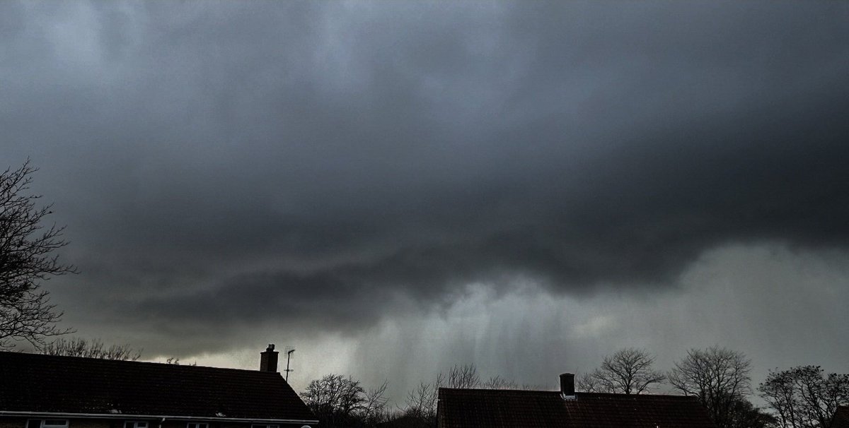 MetJayy's tweet image. Convective +Sunset Time-Lapse ⚡️Fri 24th March 📸

@metoffice @PhotographyWx @BBCSouthWeather @AlexisGreenTV @ThePhotoHour @StormHour #loveukweather #ominouscloud #stormcloud 

Watch Here 👇
youtube.com/watch?v=IyxhVA…