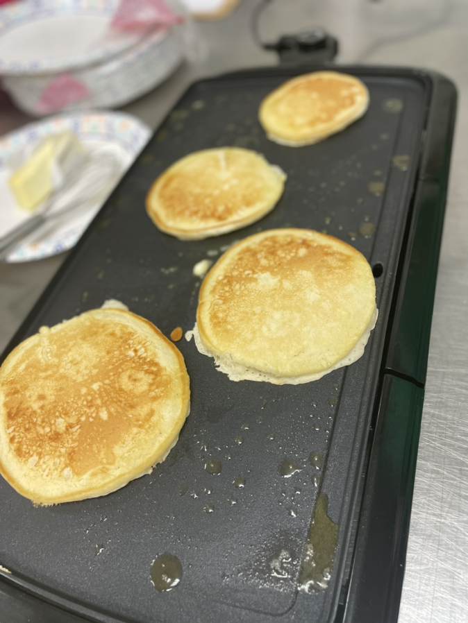 bgcjcmo's tweet photo. Culinary Club made some scrumptious pancakes from scratch and is loving learning in the kitchen. #LifeSkills #LearningisSweet https://t.co/dm5hO8ytDv