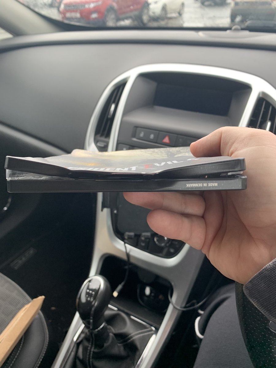 SpiderHam69's tweet photo. @GAMEdigital Pre ordered Resident Evil 4 steelbook, collection in store. Got handed this and told I had to raise a ticket online since that’s where I’d ordered it. Did that and was told it can’t be replace. Offered either £10 worth of reward points or a refund.   Fucking joke. https://t.co/f0jqxeVuIQ