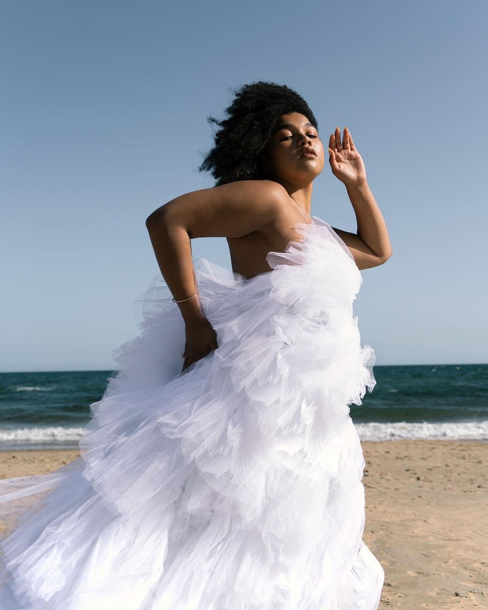 Atlantis_Models's tweet image. Dancing with the waves 🌊🤍 Tajah shot by @kinga.jpg, wearing @thatssewmaisie

#atlantismodels #atlantisfamily #scoutmeama #springfashion #boutique #fashionstyle #womensfashion #couture #thrills