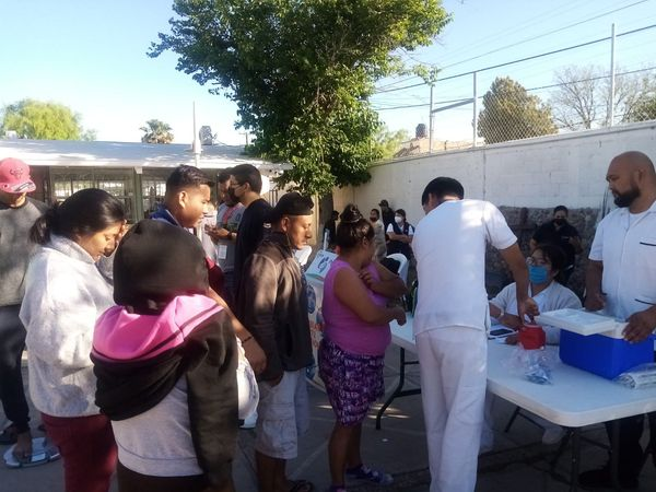 CapaNegras's tweet photo. Brigada de Salud para la Prevención y Orientación en Adicciones en la Casa del Migrante Frontera Digna en conjunto con los programas de la  @Jurisdiccion1PN .  @CONADICmx  
#ConadicTeEscucha 
  #CuidaTuSaludMental
@ceca_coahuila @CapasCoahuila https://t.co/cWdsXQXFad