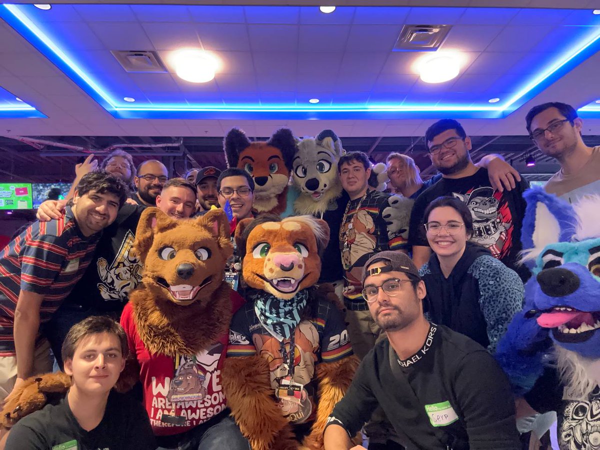 MiamiDadeFurs's tweet photo. We had a BLAST at @Round1USA !

🎮 
🎳 https://t.co/gl5XUhdK64