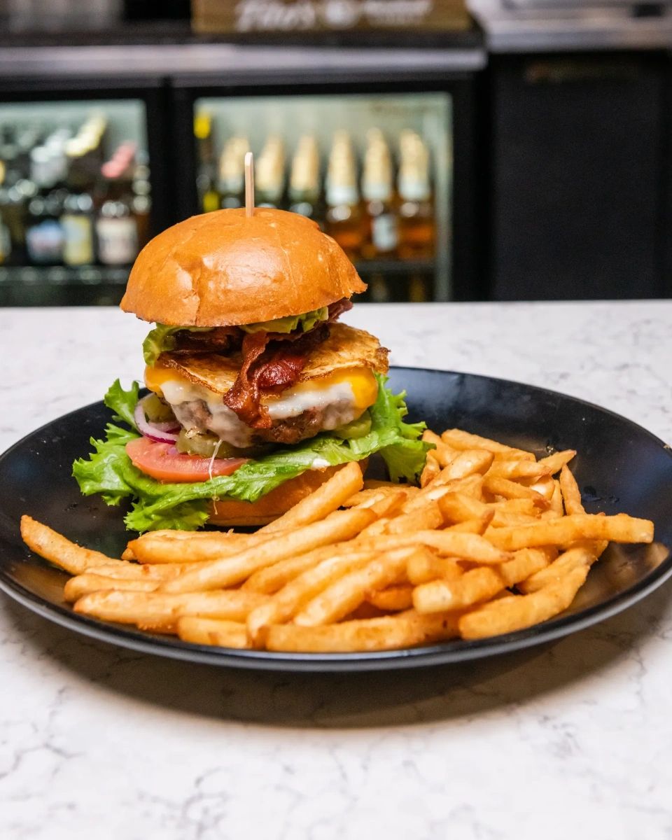 MetroCityCA's tweet photo. Since it's finally #Friday, why not treat yourself to the #BestBurger in town? We love helping you start your weekend with a burst of flavor. #MetroCityRestaurantAndBar #MetroCity #SunnyvaleEats #SportsBar #AmericanFood https://t.co/6wmHC7ZgsK