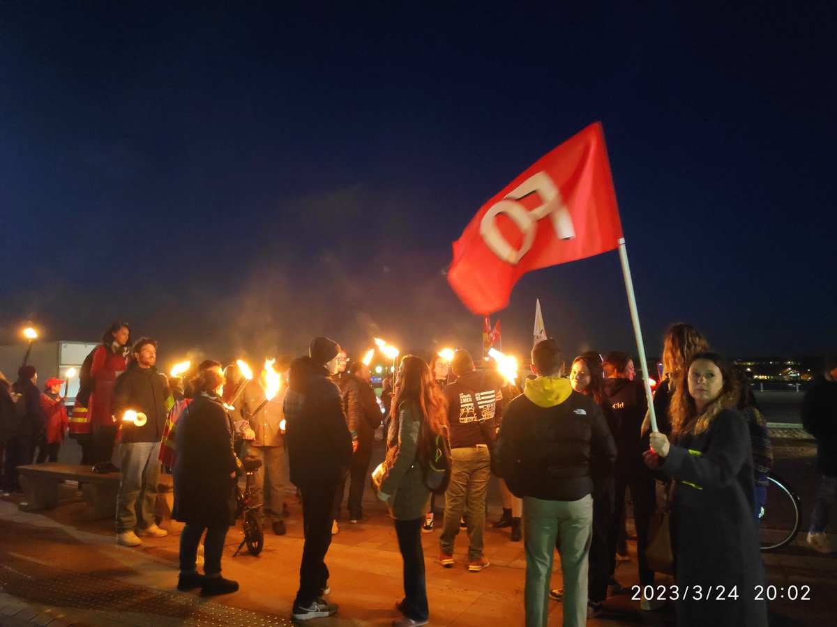 ElonMuscle236's tweet photo. Mobilisation sur le Miroir d'eau ! #Bordeaux #ReformeDesRetraites #Revolution #Sudouest #MotionDeCensureTransPartisane #MotionDeCensure #Greve20et21mars #Greve23Mars #combat #manifestation #Manifestations #legitimite https://t.co/QGAwIyGu4Y