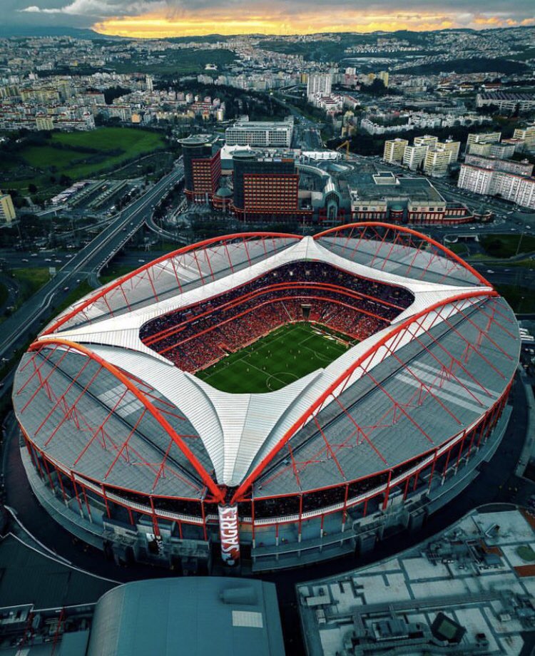 Estádio do Sport Lisboa e Benfica 🏟🔴⚪️🦅🇵🇹

📷 IG b2graphy