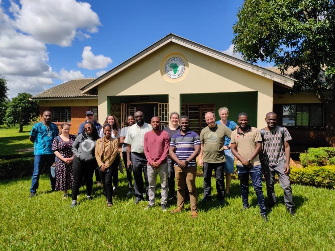 Great fun week of teaching part3 of our epi course on modelling and phylogenetics in Malawi <a href="/Luanarofficial/">Luanar</a> <a href="/roslininstitute/">The Roslin Institute</a> <a href="/Roslin_Epi/">Roslin_Epi</a>. Thanks to the teaching team and the great set of students. Many thanks to <a href="/BBSRC/">Biotechnology and Biological Sciences Research</a> <a href="/GCRF/">Global Challenges Research Fund (GCRF)</a> for supporting.