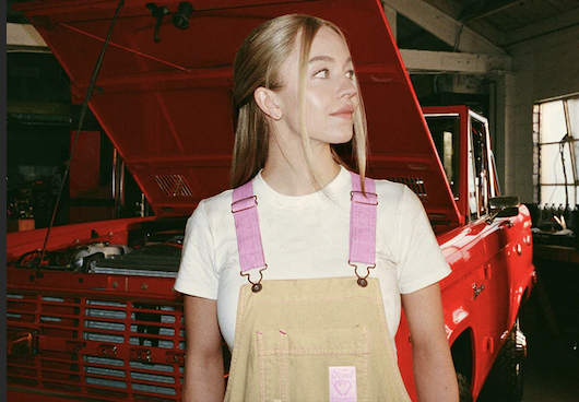 alexisr_johnson's tweet photo. This week's #campaignoftheweek is the Ford x Sydney Sweeney collab. Sweeney has recently revealed to her fans that she loves restoring her 1969 Ford Bronco. This collab empowers women to break into industries where they aren't always represented. #CMN3980 #PantherPR https://t.co/fXguQmkSfY