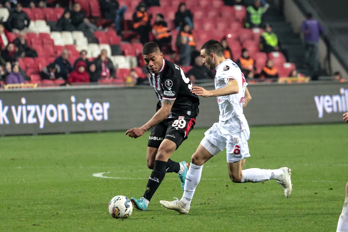 Samsunspor's tweet photo. 📷 Maçtan kareler!
Yılport Samsunspor 2 - 0 Altınordu
#SAMvAOR https://t.co/ibGlZwUWkg