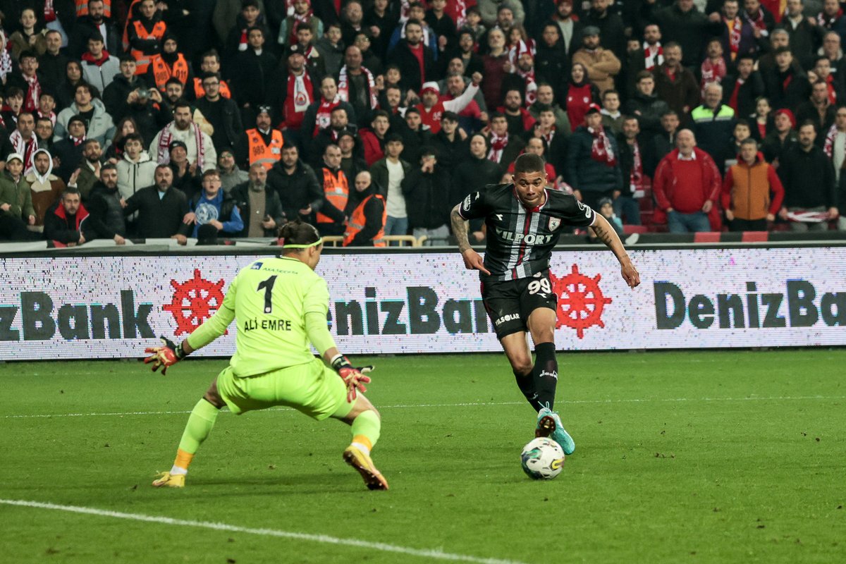 Samsunspor's tweet photo. 📷 Maçtan kareler!
Yılport Samsunspor 2 - 0 Altınordu
#SAMvAOR https://t.co/ibGlZwUWkg