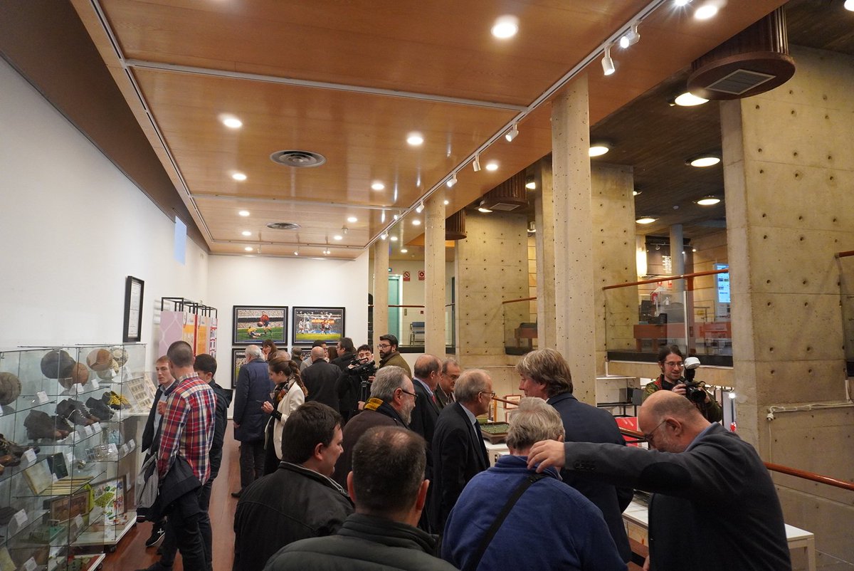 FCyLF's tweet photo. [ 𝗖𝗲𝗻𝘁𝗲𝗻𝗮𝗿𝗶𝗼 👋]

Gracias #Soria por la acogida en la inauguración de la actos del Centenario @FCyLF 

Visita la exposición  EL FÚTBOL DE TU VIDA hasta el viernes 31 de marzo en el Palacio de la Audiencia  @Ayto_Soria https://t.co/sEmRyr8jF5