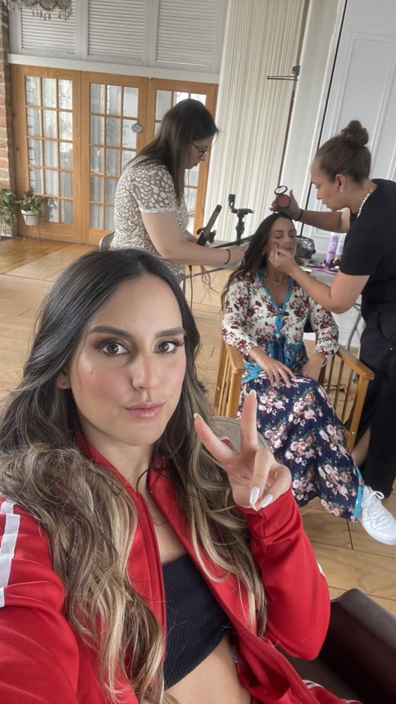 Hija de una diva 😂 <a href="/AlejaSandovalP/">Alejandra Sandoval</a>