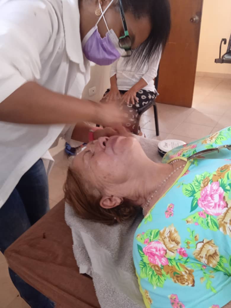 cubacooperaven's tweet photo. Héroes anónimos brindando servicios de excelencia en la Sala de Rehabilitación CDI #4 "Juan Bautista Rosal", estado Nueva Esparta, #Venezuela.

🇨🇺#CubaPorLaVida💖#CubaCoopera💖 

@cubacooperaven @MedicaEsparta  @MinSaludVE @MagaGutierrezV https://t.co/nIyKouemuF