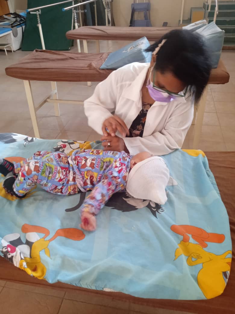 Héroes anónimos brindando servicios de excelencia en la Sala de Rehabilitación CDI #4 "Juan Bautista Rosal", estado Nueva Esparta, #Venezuela.

🇨🇺#CubaPorLaVida💖#CubaCoopera💖 

<a href="/cubacooperaven/">Brigada Médica Cubana en Venezuela</a> <a href="/MedicaEsparta/">Misión Medica Cubana Nueva Esparta</a>  <a href="/MinSaludVE/">MPPSalud</a> <a href="/MagaGutierrezV/">Magaly Gutiérrez Viña</a>