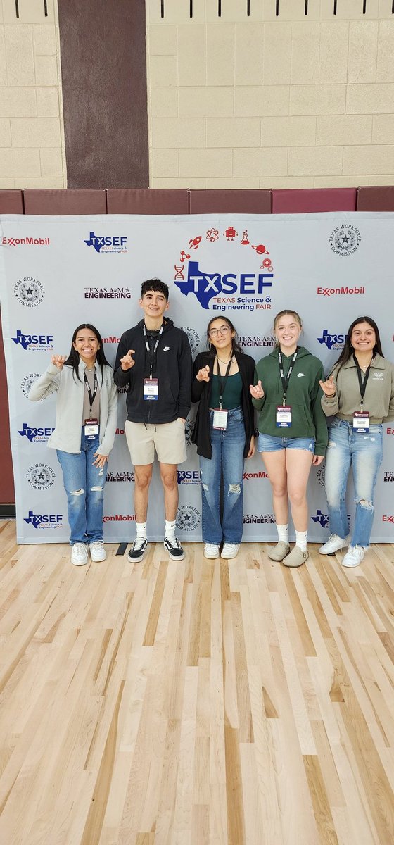 deewar71's tweet photo. State Science Fair, Let's handle business tomorrow. Very Proud of all of you. #excellence @_MHSSTUCO @MontwoodHS @REC_MHS https://t.co/9djWMCC9tL
