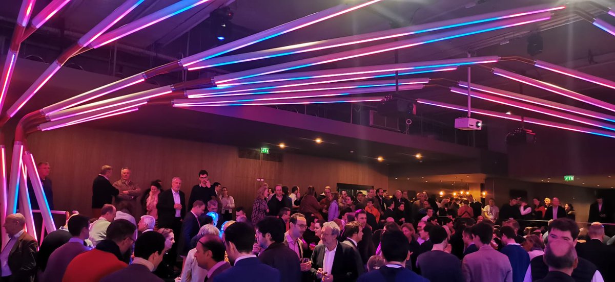 SyndicatFamille's tweet photo. 🎂 Ce soir, nous fêtons nos 10 ans avec plus de 1 000 cadres et en présence de nombreux politiques, intellectuels, décideurs et journalistes.

Le suspense monte, car à 21h : « On a quelque chose à vous dire » !
#Déjà10ans #24mars https://t.co/bnzxzqL5rJ