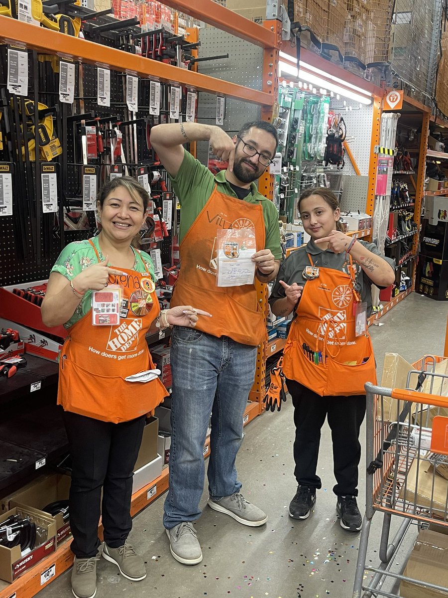 Jennifer0563's tweet photo. HOMER ALERT 🚨 Some recognition to James our DH from hardware. Got recognized by our cashier Stephanie for going above and beyond in helping another department when he was finished with his to do list of the day! #homedepot @lorenacc1980 @Ana_A_Duran @Oscar86604735 https://t.co/P5Fgv4Axf2