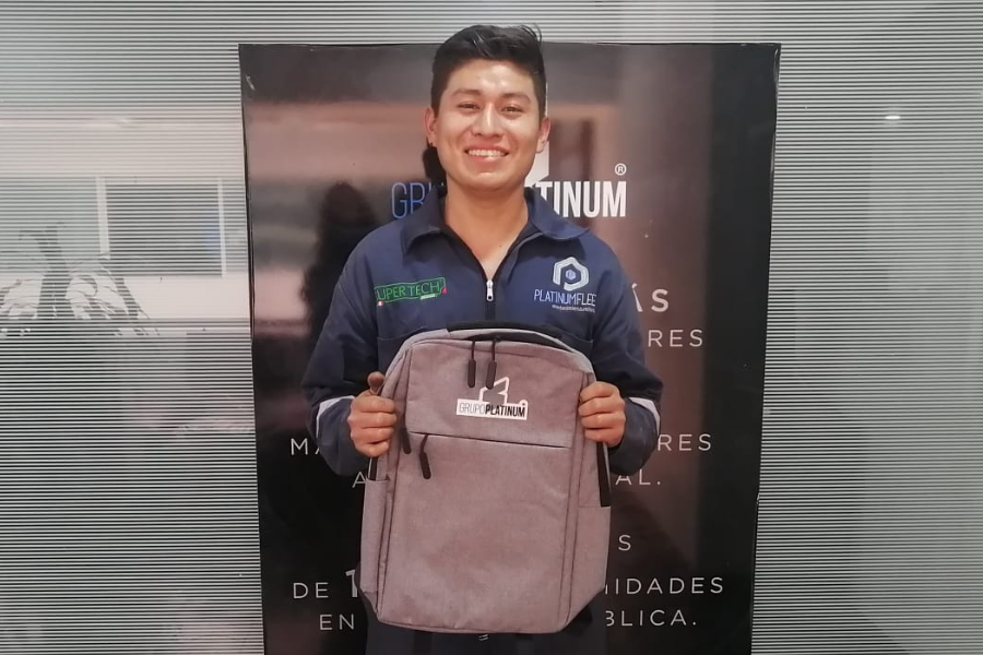 GrupoPlatinumMX's tweet photo. Los integrantes de nuevo ingreso al #TeamPlatinum recibieron su mochila de #GrupoPlatinum. Sigamos cosechando éxitos como equipo para juntos llegar aún más lejos.

Brindamos soluciones integrales a tu flota.

#PlatinumFleet | #PlatinumFix | #Vloot | #BateríasExtrema | #Supertech https://t.co/UH9fJyj60i