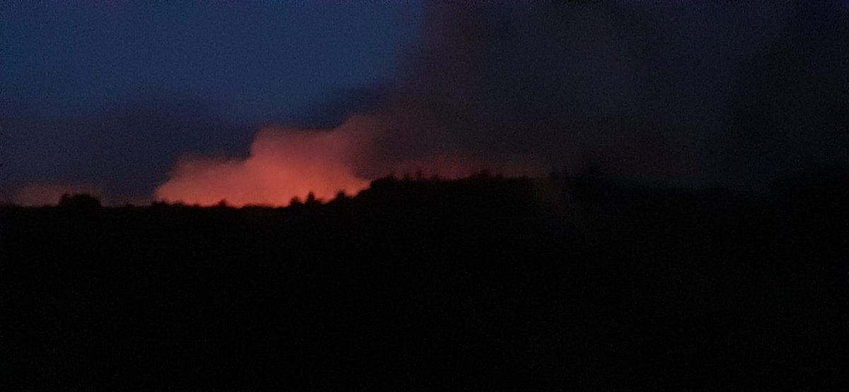 MCMacian's tweet photo. Foto de hace unos minutos del incendio #IFVillanuevaViver 
Suerte esta noche campeones 💪 https://t.co/VRjZEizN86
