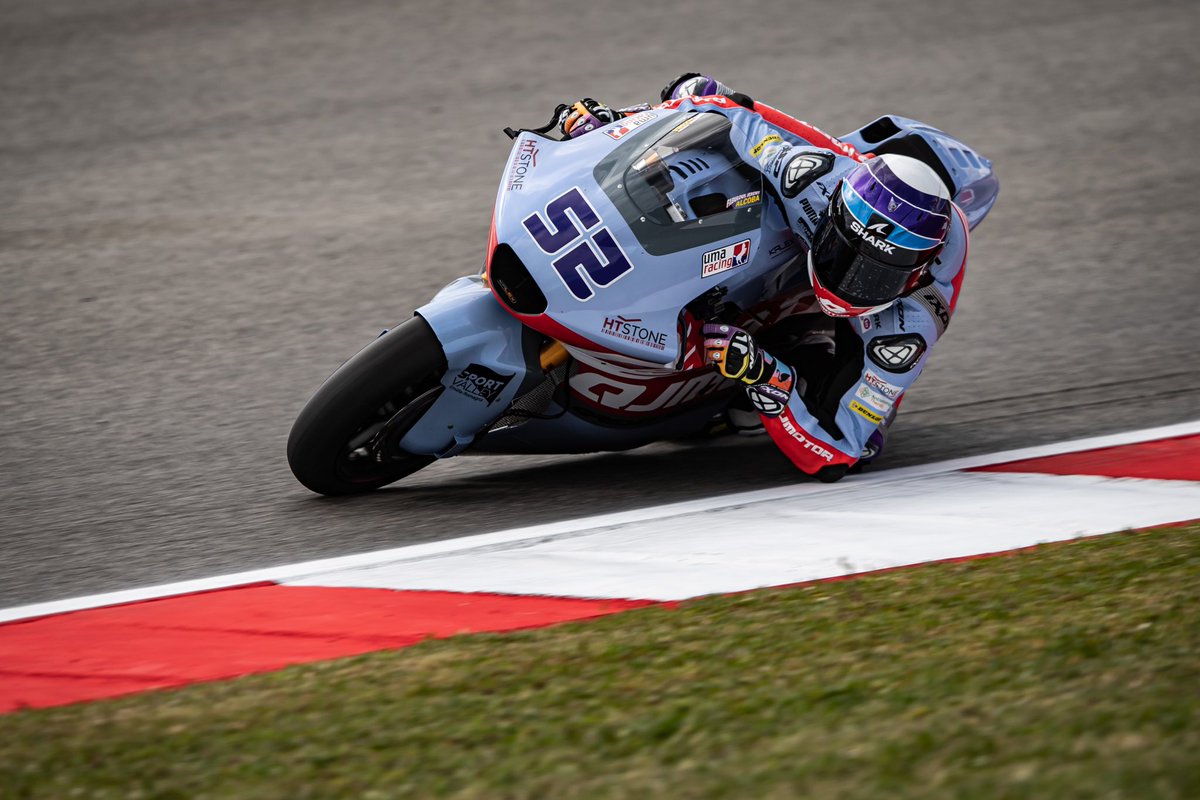 jeremyalcoba's tweet photo. FP1/2 // P15 

No he tenido el mejor feeling hoy encima de la moto y nos hemos quedado fuera de la Q2, pero sabemos cuál es el objetivo! 🫡 #portugalgp🇵🇹 

#JA52 #motogp #moto2 #🦩 #52 #fiftytwo #vintagestyle #savelodelta #TerresdelEbre https://t.co/DvBt7wRQul