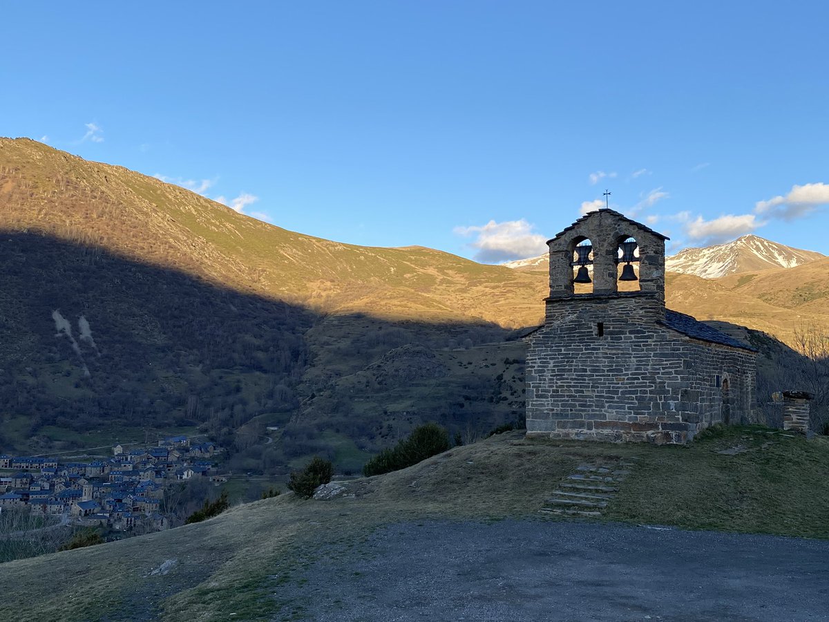 Damos la bienvenida a Durro (Lleida) que ha destapado el cartel que le acredita como uno de los Pueblos más Bonitos de España. Benvinguts!!!!